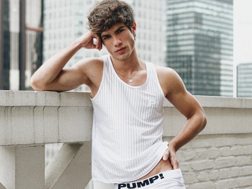 Camiseta sin mangas blanca susurrante